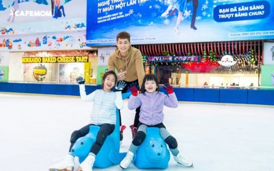 Royal City Ice Rink là sân trượt băng trong nhà cho trẻ em lớn nhất Hà Nội