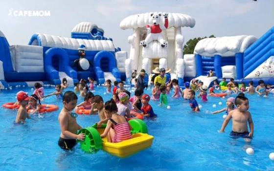 Công viên nước với phao nổi khổng lồ Water Fun